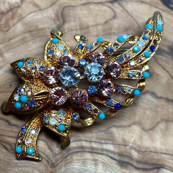 Sparkling Vintage Brooch😍 - Picture 2 of 3